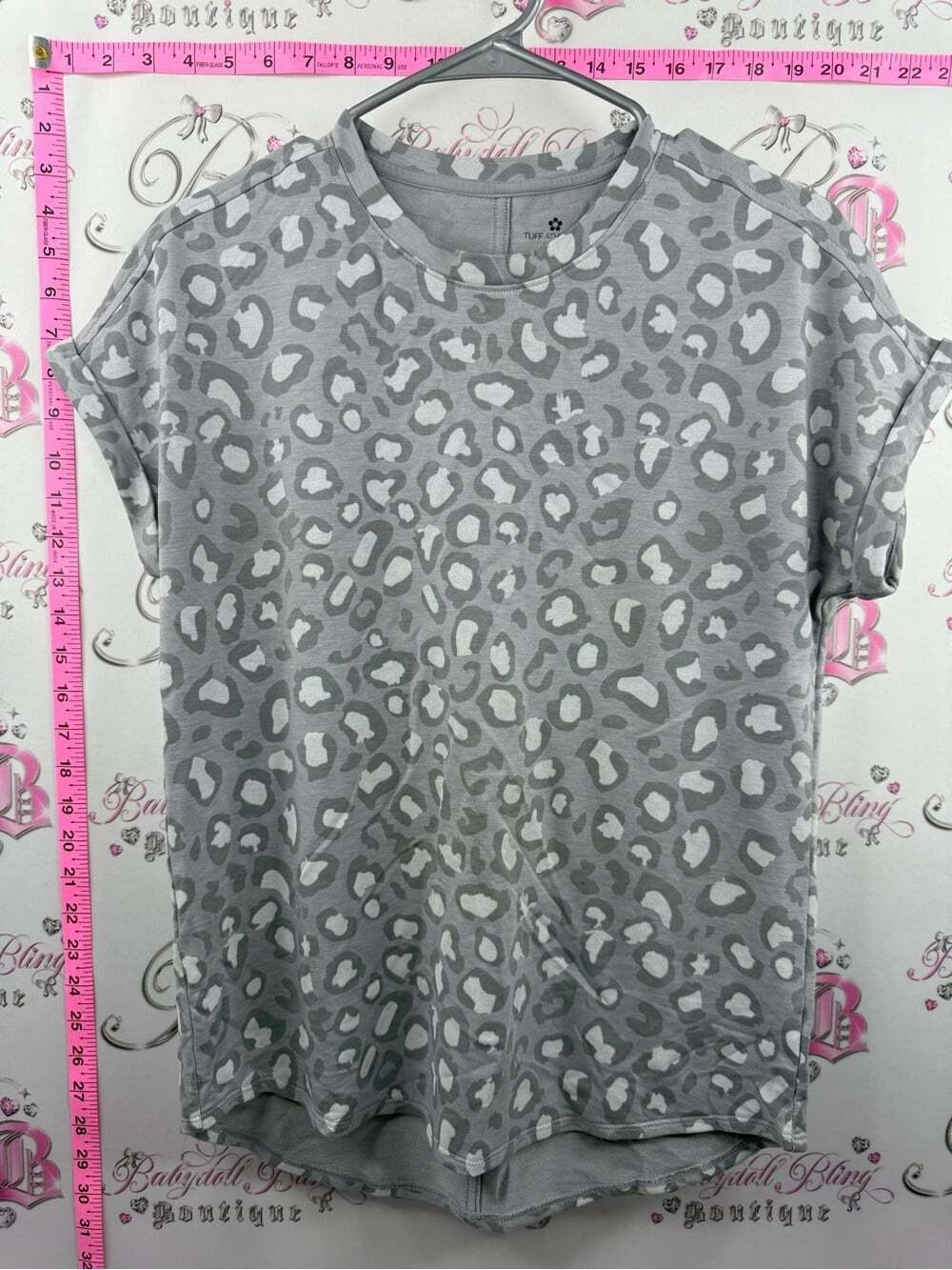 Tuff Athletics T-shirt cheetah comfy Gray Leopard Print Short Sleeve Tee